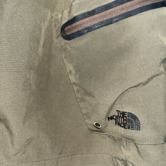 Vintage THE NORTH FACE Men's Cargo Shorts - Army Green Ombre / Fading - Size 30 - Picture 2 of 14